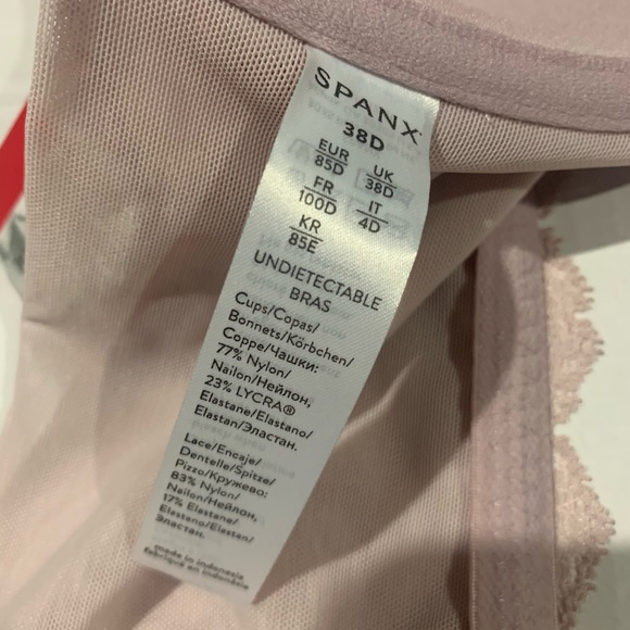SPANX Undie-tectable Lightly Lined. NWT BRA. 32D - Picture 5 of 8